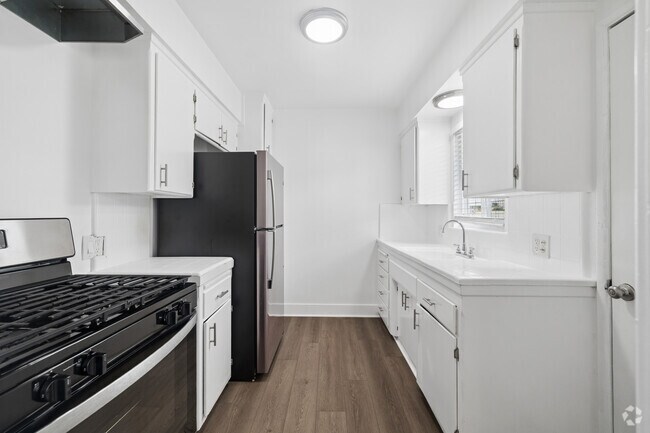 1 dormitorio, 1 baño - 675 pies cuadrados - Cocina - 636 E. 97th St.