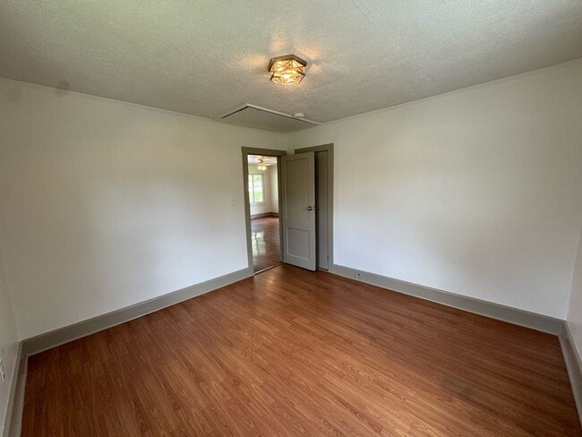 Building Photo - 208 Gravely Rd
