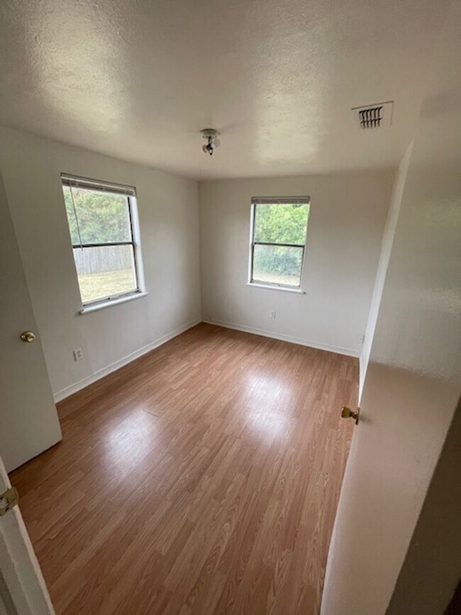 Foto del edificio - 2814 W Shady Shores Rd