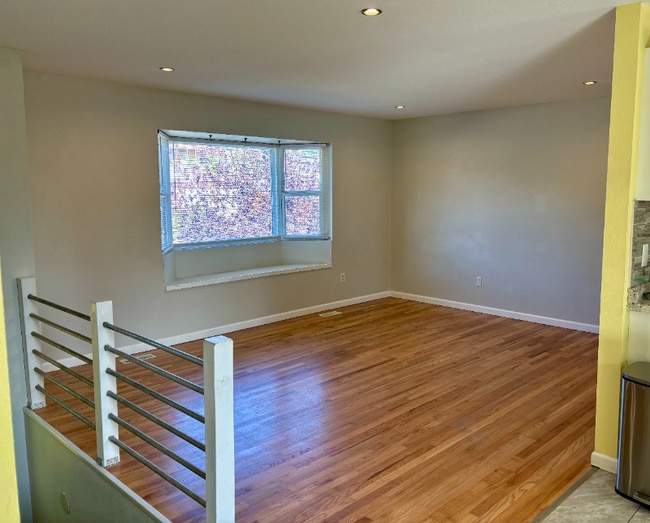 Building Photo - 4037 Valley Dr