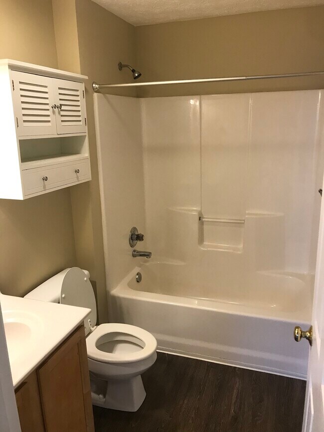 Foto del edificio - 430 W Magnolia Ave