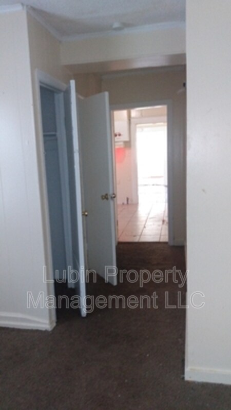 Building Photo - 909 Biggs St