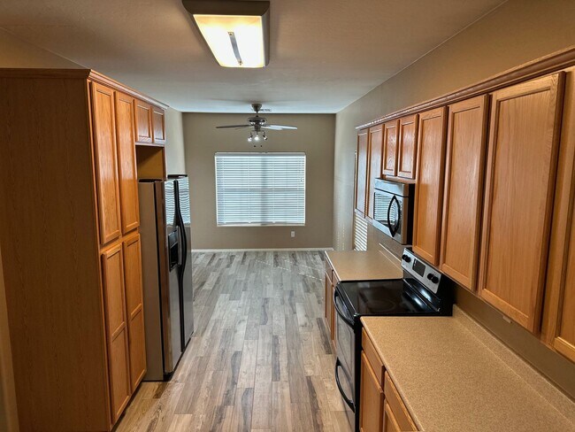 Building Photo - ***50% OFF FIRST MONTH'S RENT*** Cozy 3 Be...