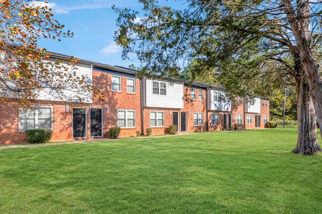 Building Photo - Country Club Apartments