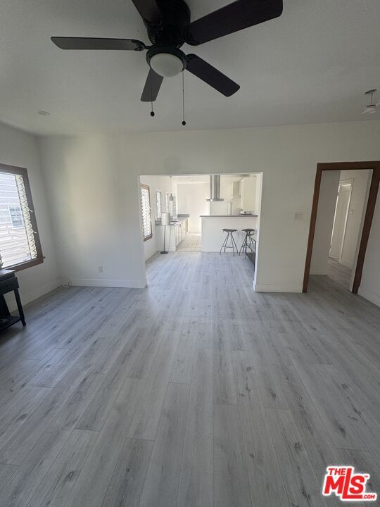 Foto del edificio - 245 N Swall Dr
