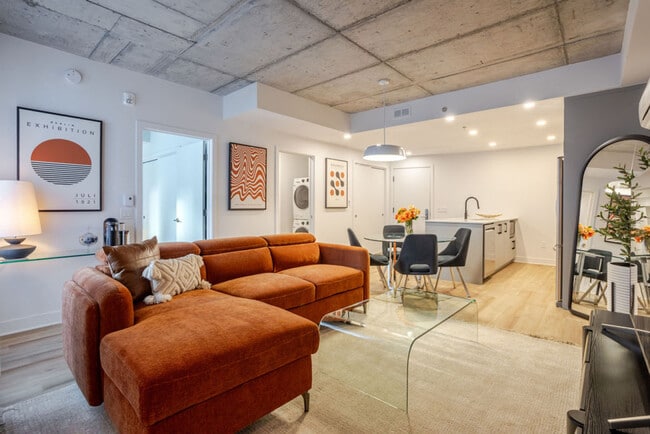 Photo du bâtiment - 450 Rue Saint-François-Xavier-SI ID1602002P