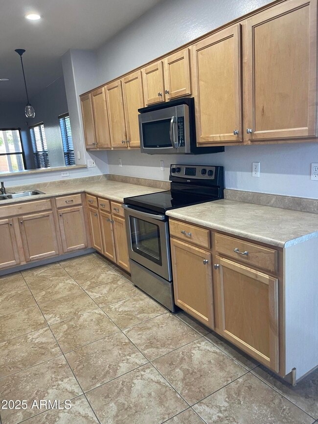 Building Photo - 4 W Saddle Way