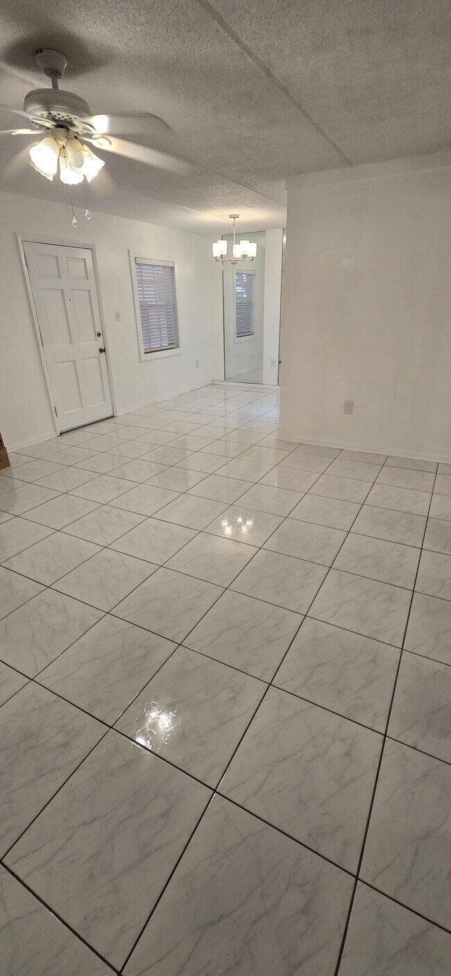 Foto del edificio - 4725 Christa Ct