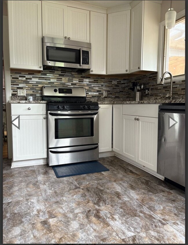 Building Photo - Room Rent