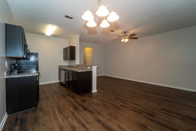 Foto del edificio - 211 Moultrie Village Ln