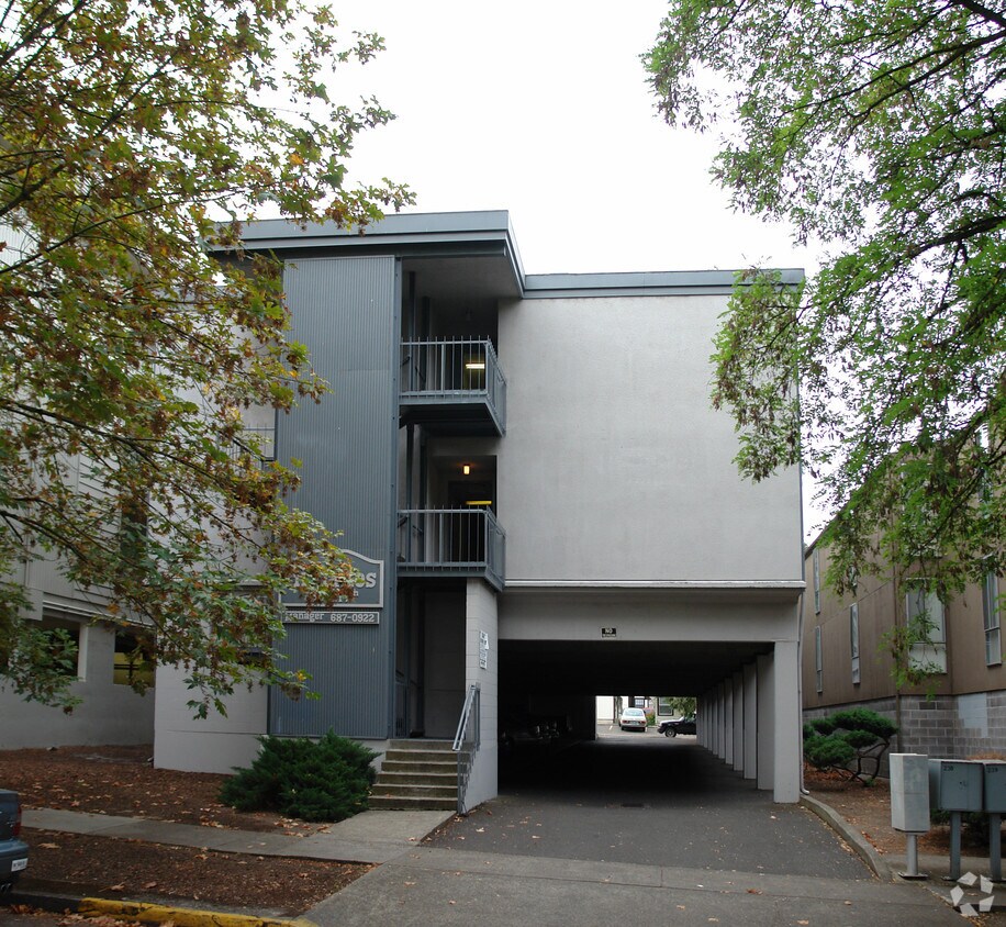 Building Photo - Hi Oakes Apartments