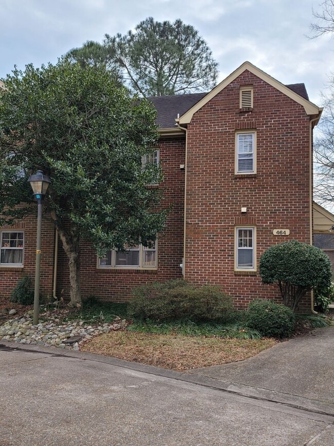 Building Photo - 464 Westover Mews