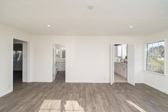 Foto del edificio - COMING SOON!COZY 2 BED 1 BATH UNIT!