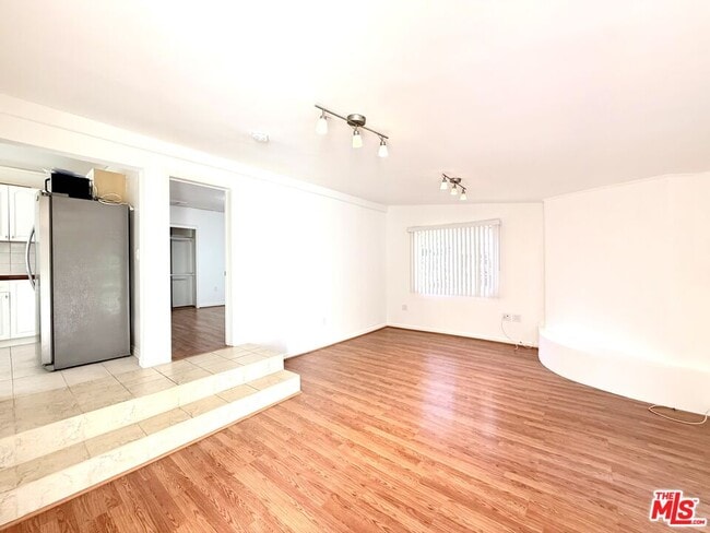 Foto del edificio - 364 N San Vicente Blvd