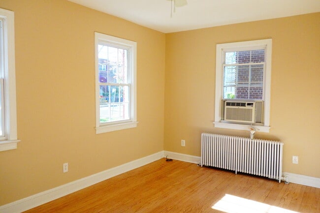Foto del edificio - 8413 Flower Ave