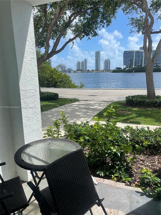 Foto del edificio - 3255 NE 184th St