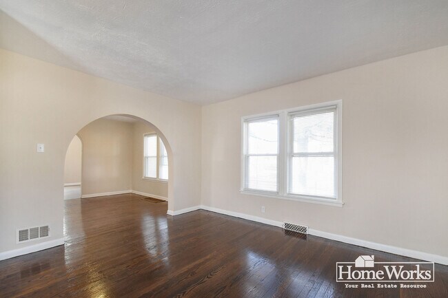Building Photo - 219 S Beiger St