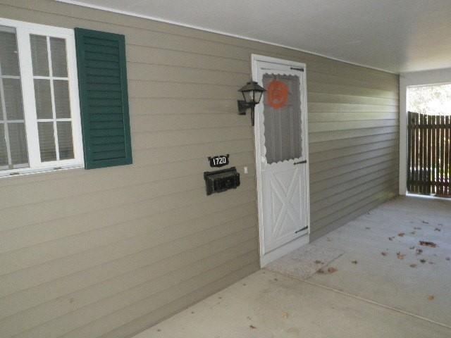 Building Photo - 1720 Peppertree Ln