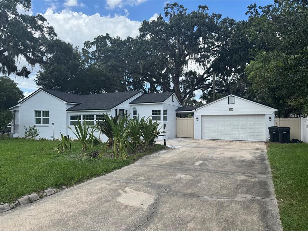 Foto principal - 1349 Arlington St