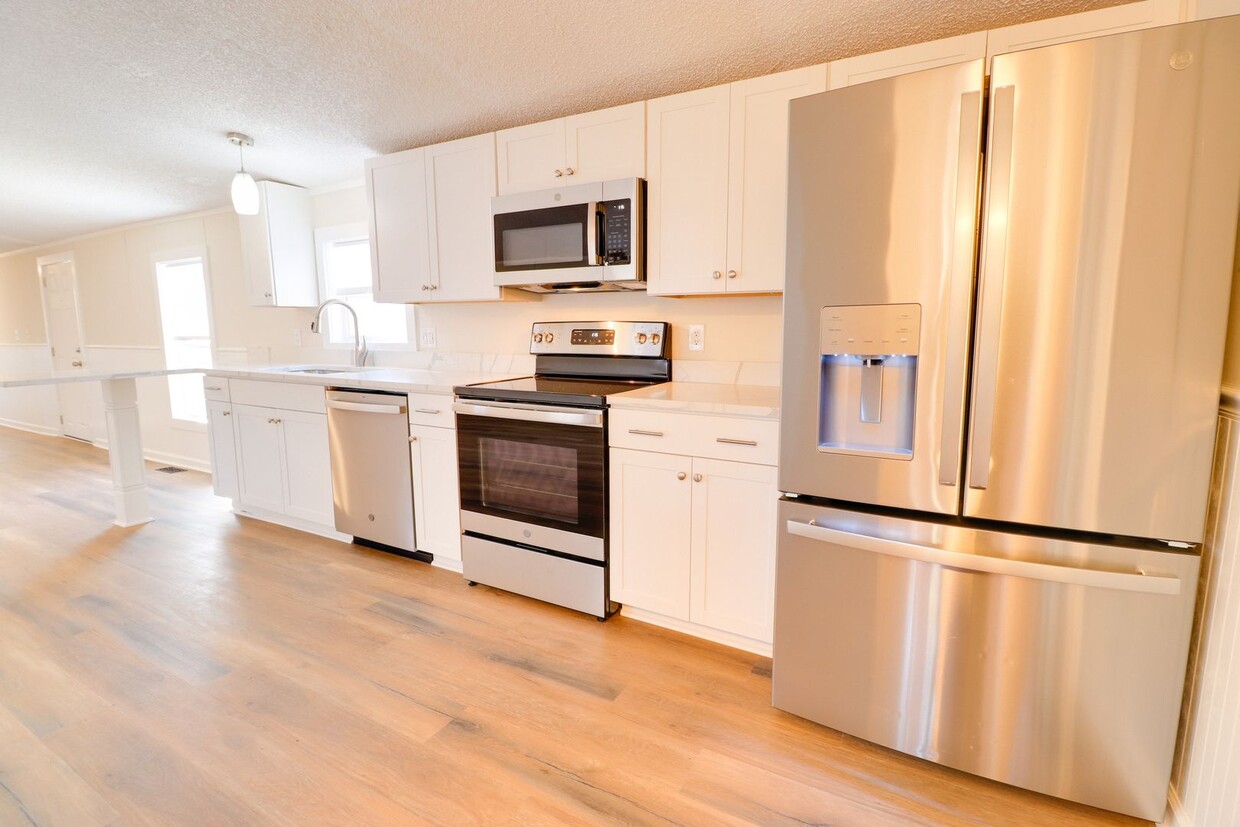 Foto principal - 3 Bedroom 2 Bath Home in Lincolnton, GA FO...
