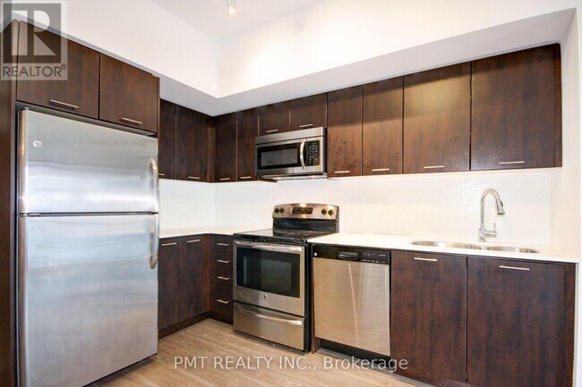 Photo du bâtiment - 2220 Lake Shore Blvd W