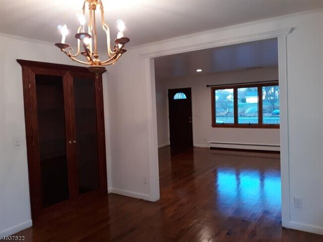 Foto del edificio - 61 Ridge Rd