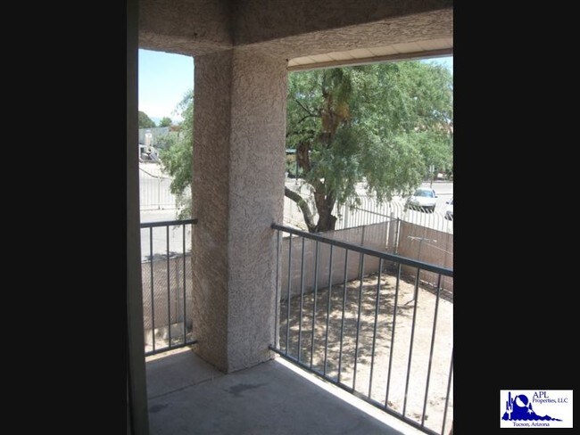 Building Photo - 1311 N Gila St