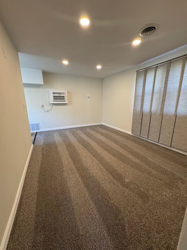 Dormitorio - 115 5th Ave W