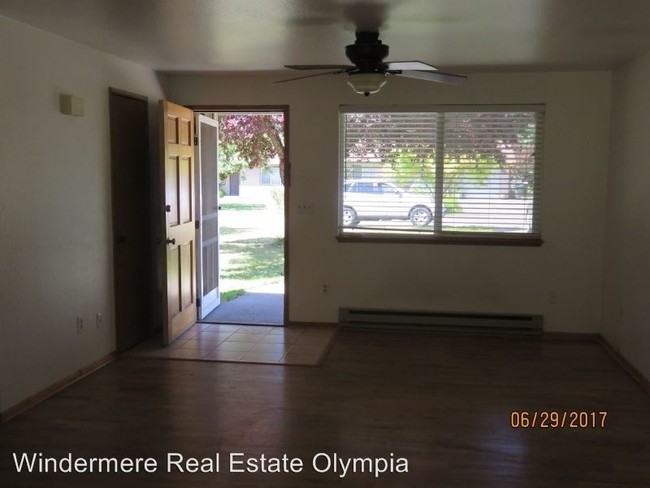 Building Photo - 3010 Saint James Ct NW