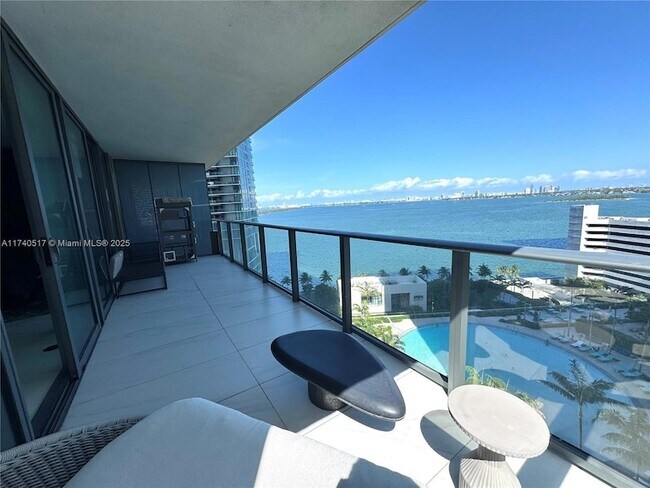 Foto del edificio - 650 NE 32nd St