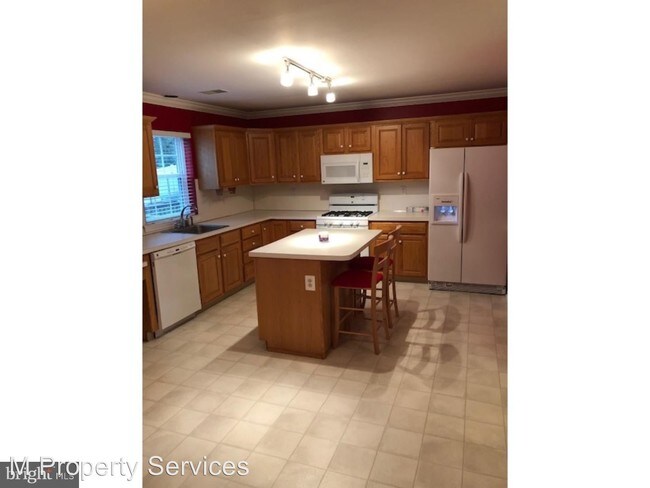 Building Photo - 4 br, 2.5 bath House - 905 Kennedy Court