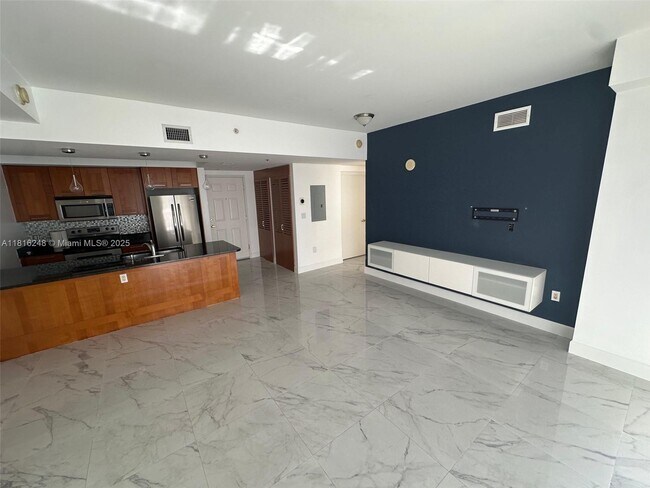 Foto del edificio - 4100 Salzedo St