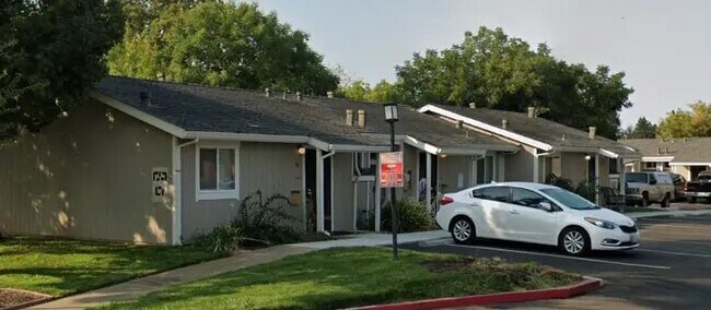 Foto del edificio - 2654 McGregor Dr