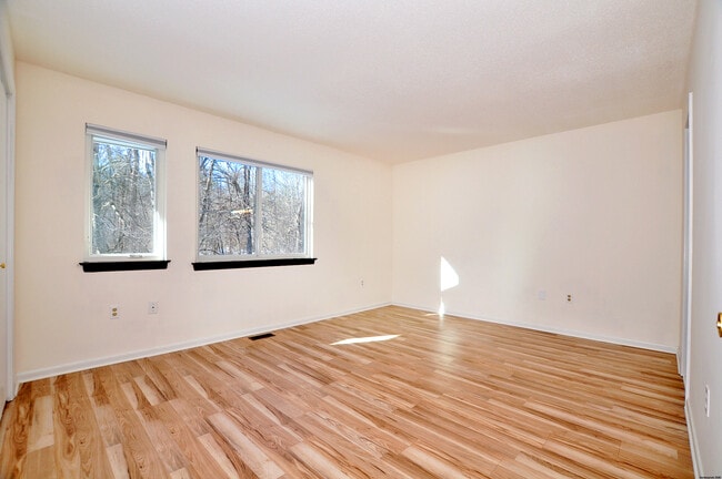 Building Photo - 116 Hilltop Dr