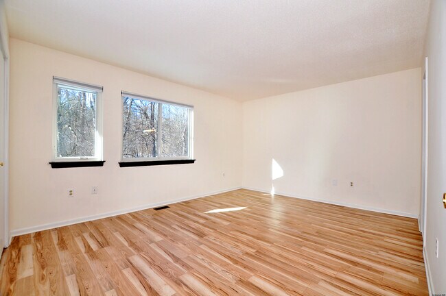 Foto del edificio - 116 Hilltop Dr