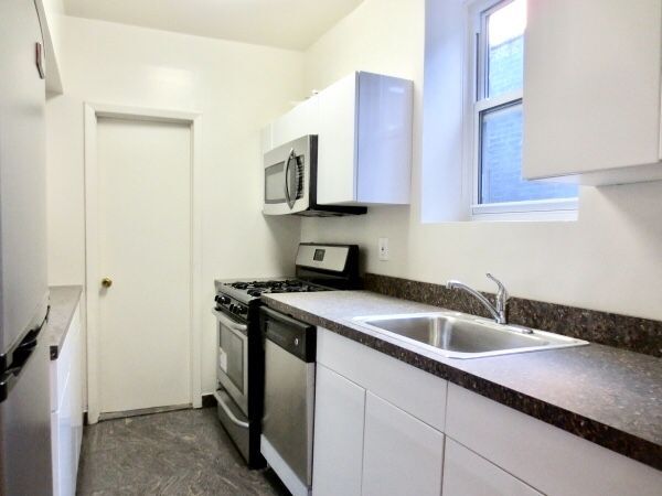 Foto principal - 517 E 81st St