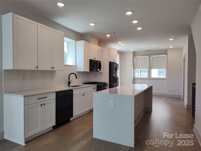 Foto del edificio - 1037 Wesley Terrace Ave