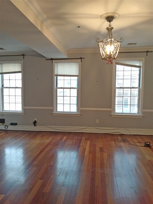 Building Photo - 205 Brunswick St