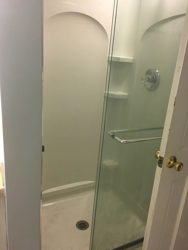 Building Photo - 11 Monroe Ave