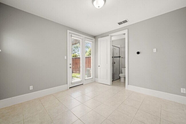 Foto del edificio - 6703 Highclere Manor Ln