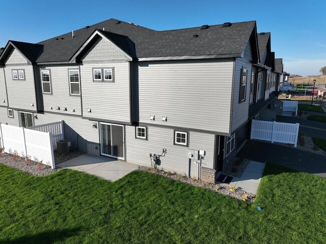 Building Photo - 5285 Long Pointe Pass