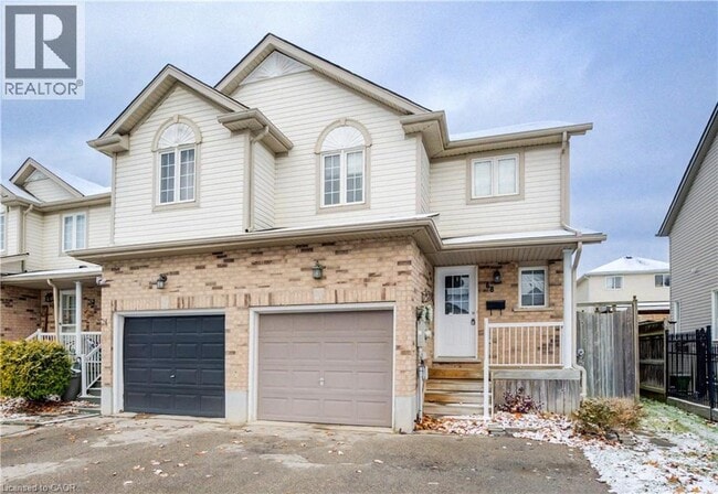 Building Photo - 68 Foxglove Crescent