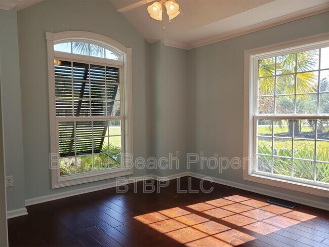 Building Photo - 9327 Cove Dr