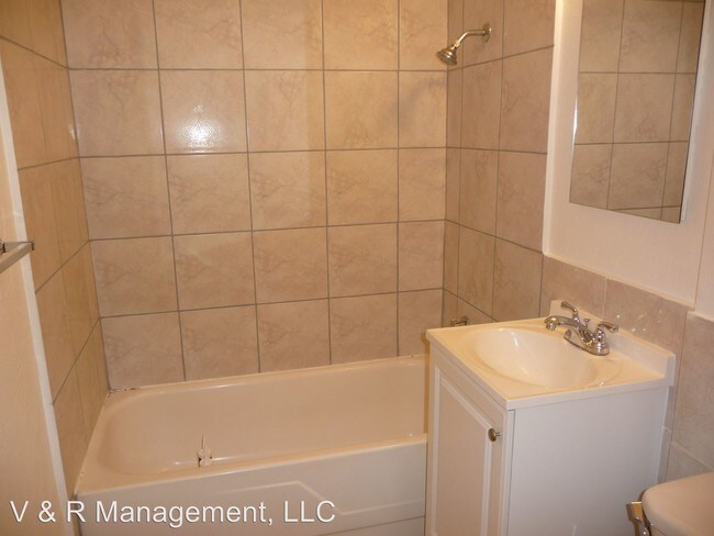 Building Photo - 2880 Lancaster Dr NE