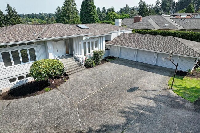 Foto del edificio - Clyde Hill Home