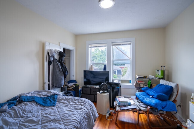 3BR, 1 BA + Office - Bedroom - 800SF - 64-66 Pleasant Street