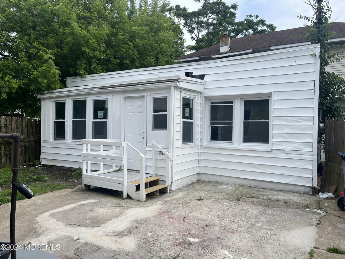 Primary Photo - 1316 Monroe Ave