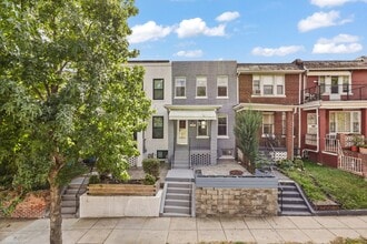 Building Photo - 209 Douglas St NE