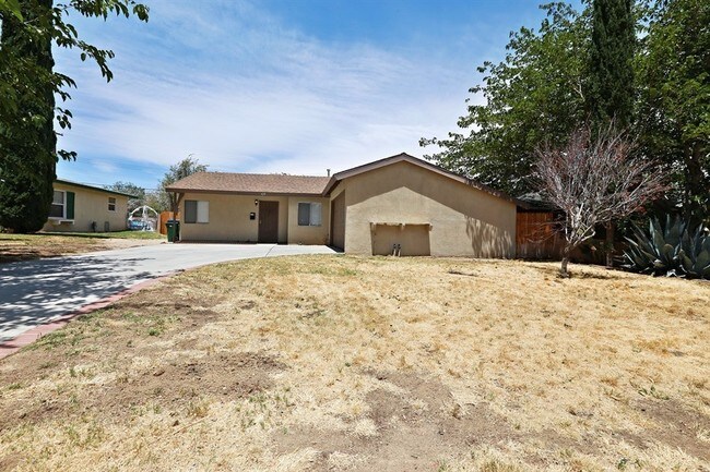 Building Photo - 429 E Avenue R12