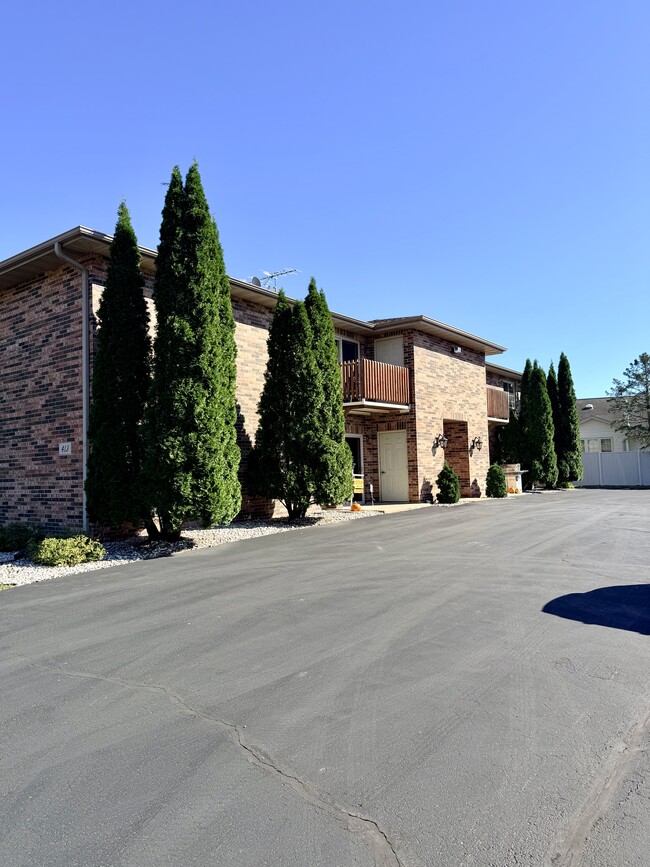 Building Photo - 413 Rowley St